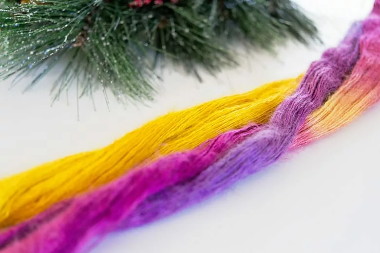 Colourful Playful Stitches. Silk Fog in Saffron and Honey Fig. Free lace stitch pattern. 