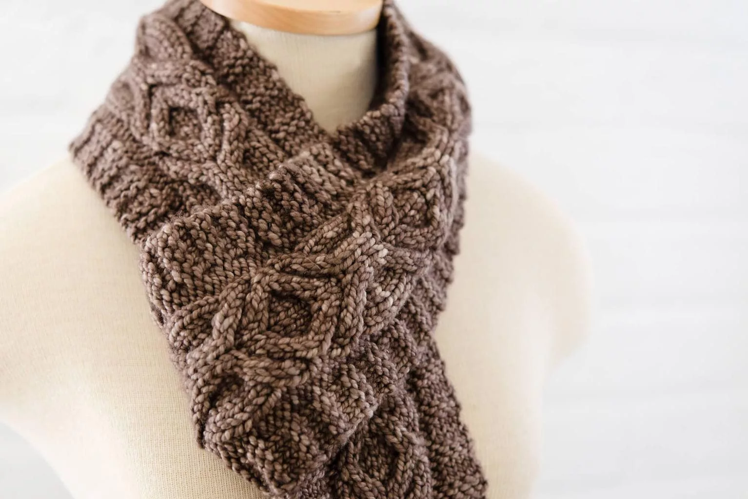 Insi scarf knitting pattern by Talitha Kuomi. From SweetGeorgia Yarns.