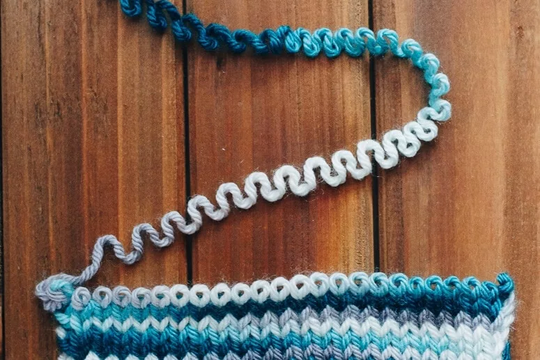 Learning to knit with variegated and handpainted yarns 
