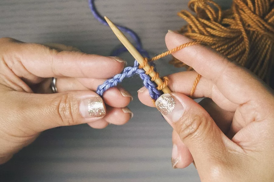 Knitting a Provisional Cast-On