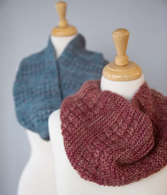Nilas cowl, a waffle stitch cowl by Tabetha Hedrick,