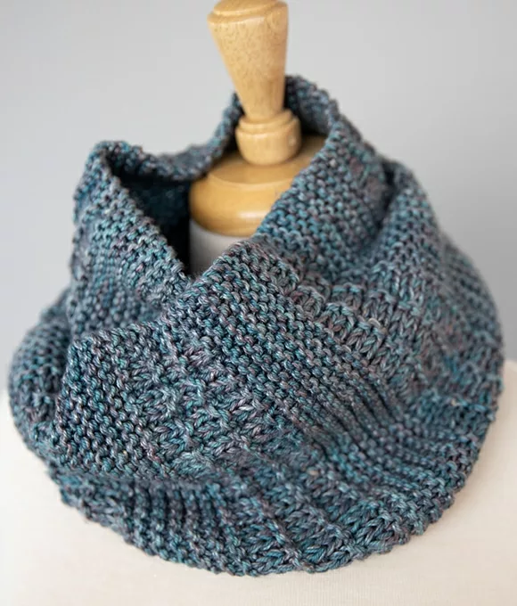 Nilas cowl, a waffle stitch cowl by Tabetha Hedrick,