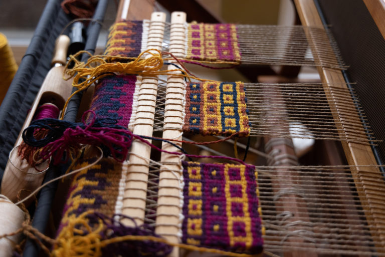 Krokbragd Weaving On the Vlog Yarns