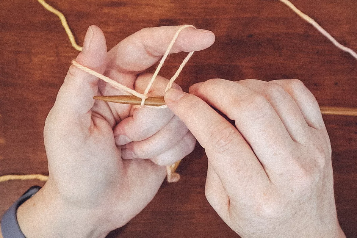 Long Tail Cast On for knitting, step 7