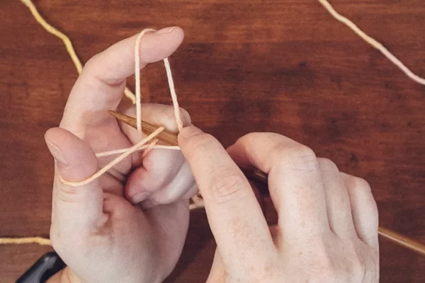 Long Tail Cast On for knitting, step 6