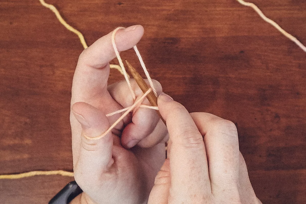 Long Tail Cast On for knitting, step 5