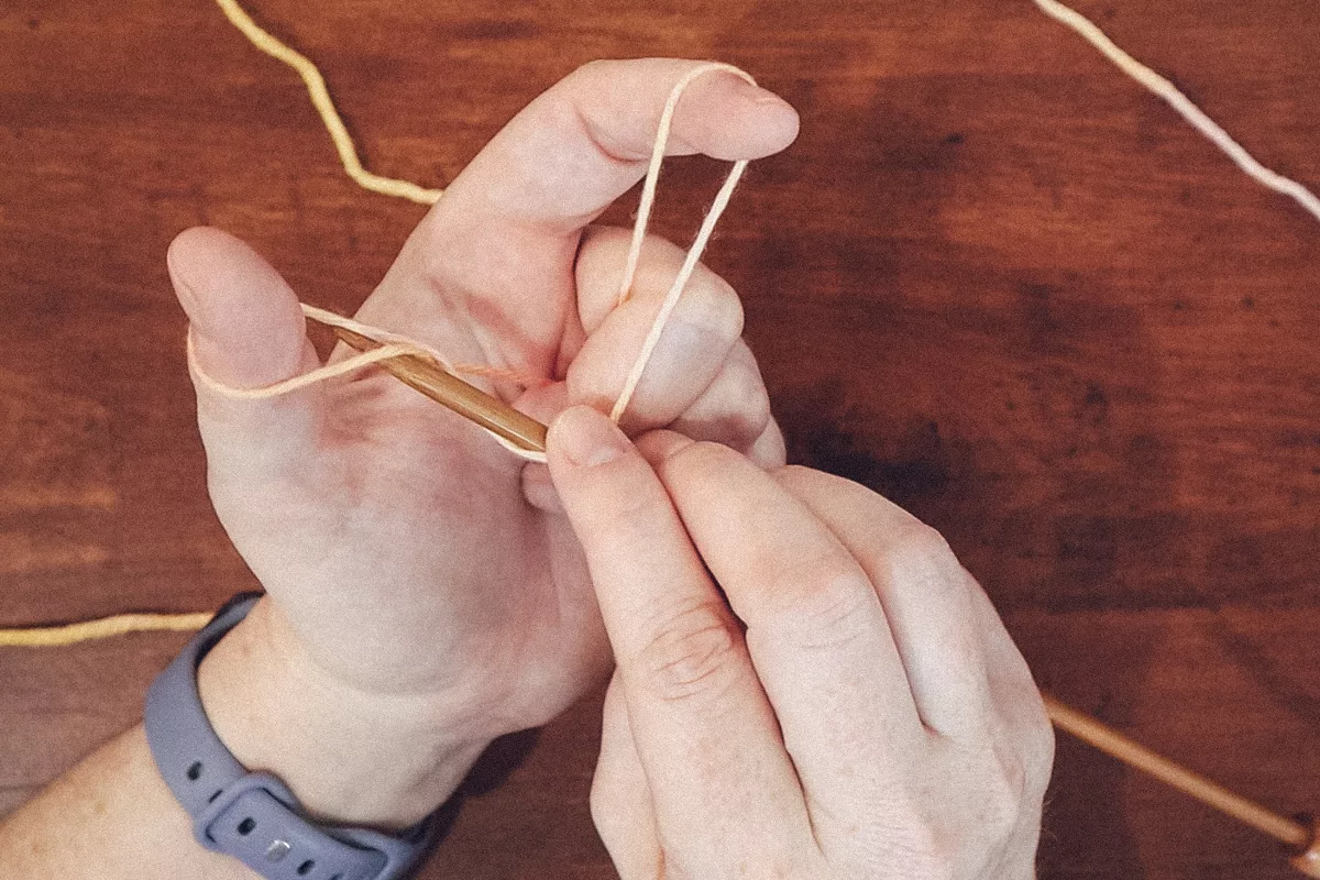 Long Tail Cast On for knitting, step 4