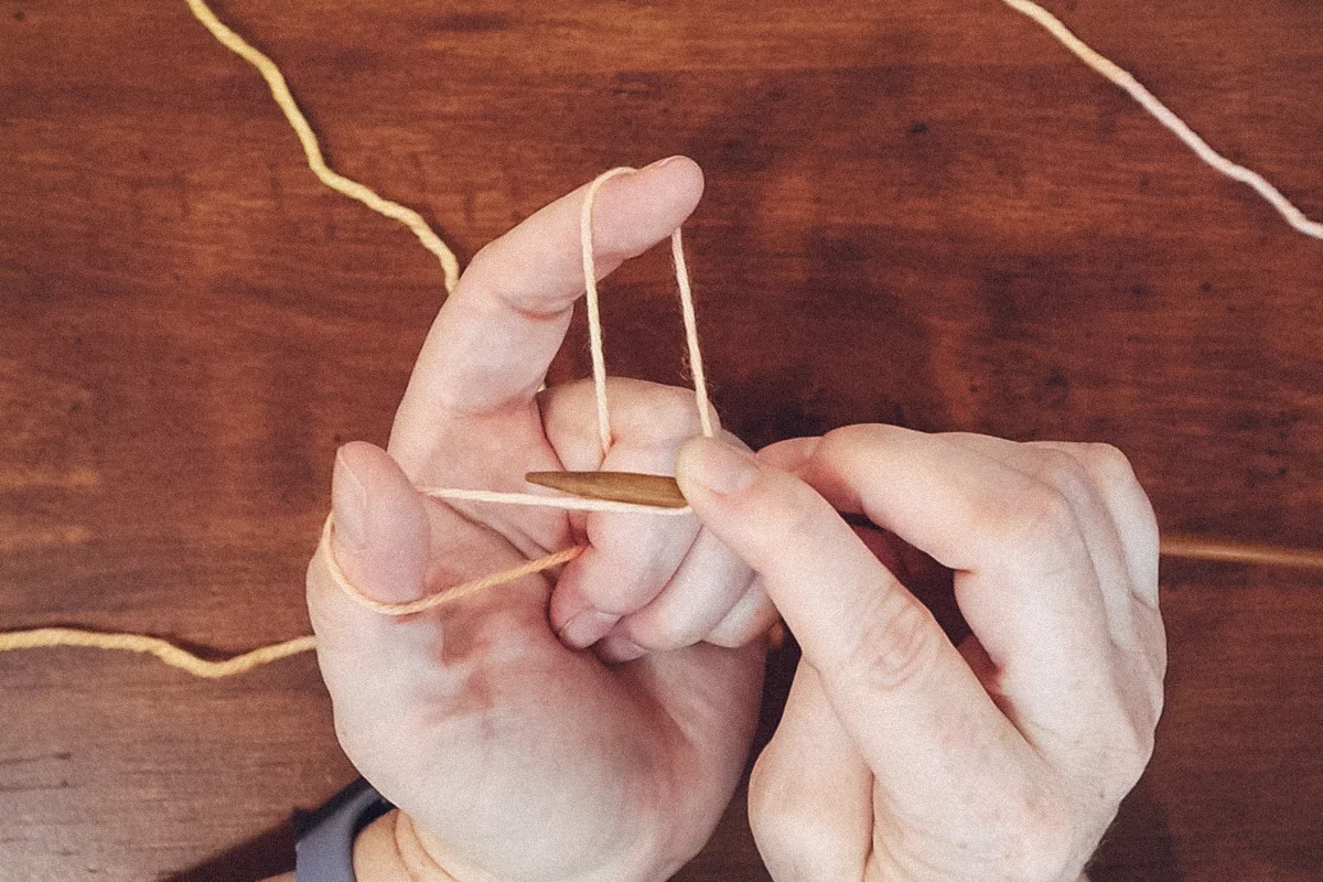 Long Tail Cast On for knitting, step 3