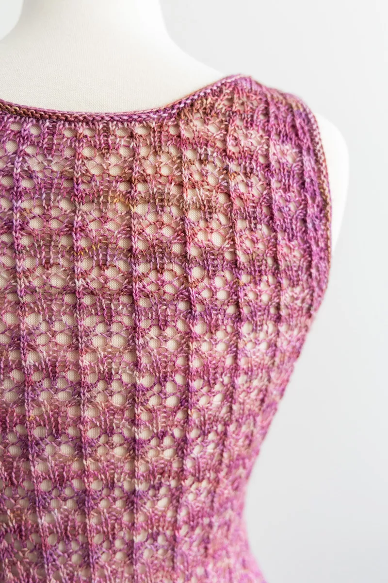 Close-up of Early Dewdrops sleeveless tee knit in Rose-Coloured Glasses colourway