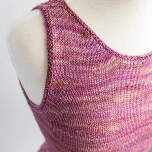 Close-up of Early Dewdrops sleeveless tee knit in Rose-Coloured Glasses colourway