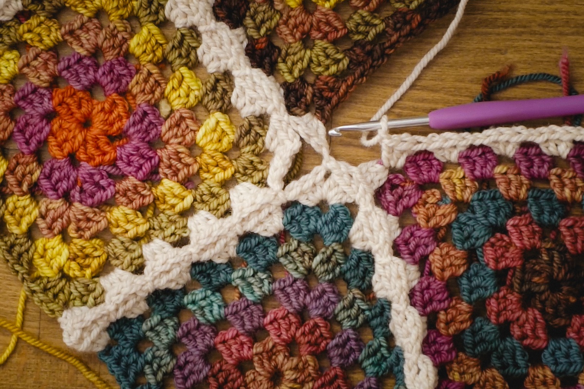 Join as you go crochet granny square technique for the Jethro Cardigan by Tanis Fiber Arts