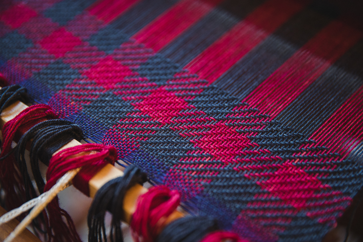 How to Weave with Multiple Weft Shuttles: Cabin Fever plaid weave