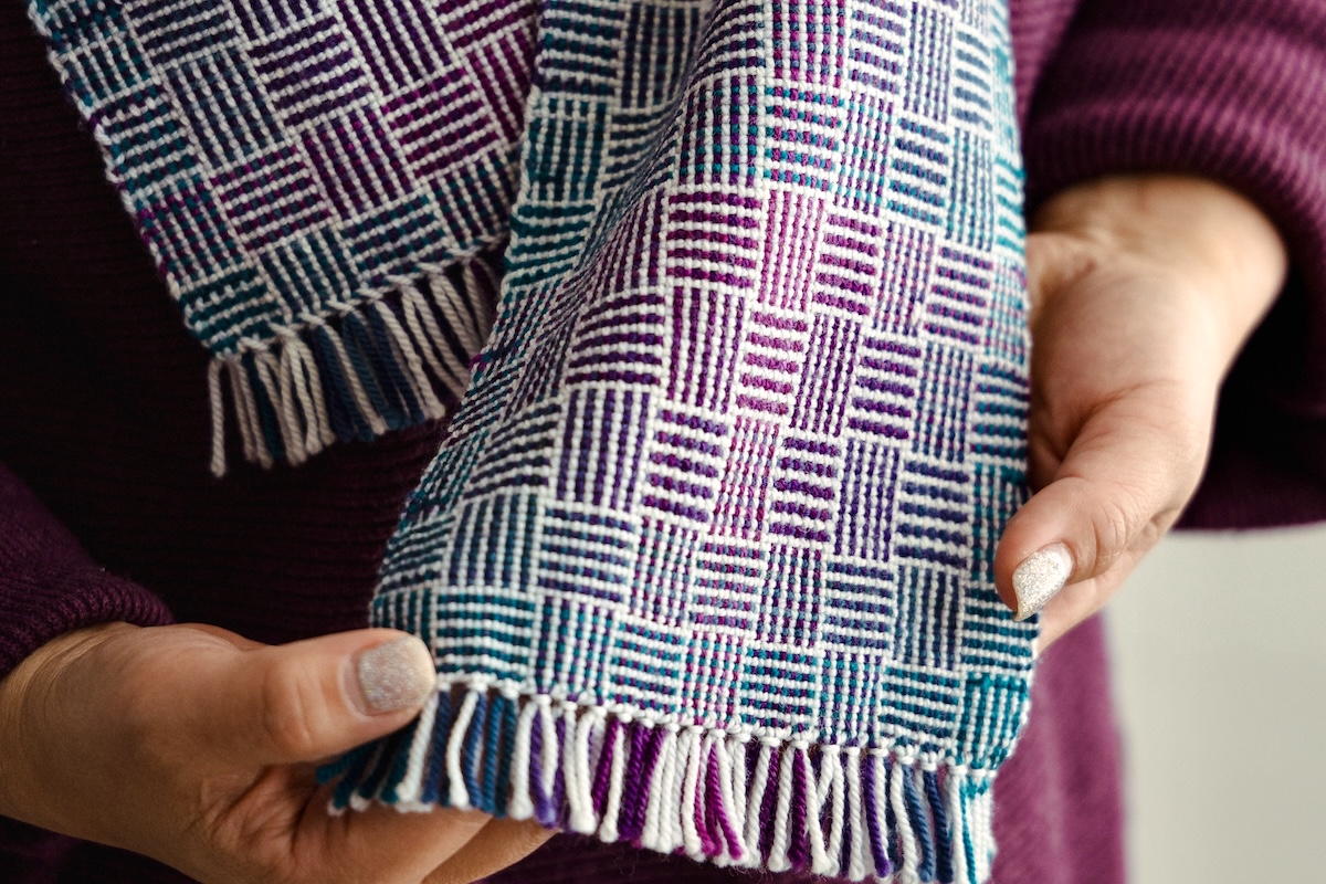 How to Weave with Multiple Weft Shuttles: Kaleidoscope scarf