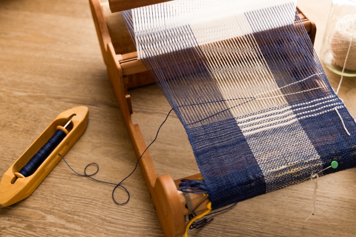 Learn to Weave on Rigid Heddle: Clasped weft weaving