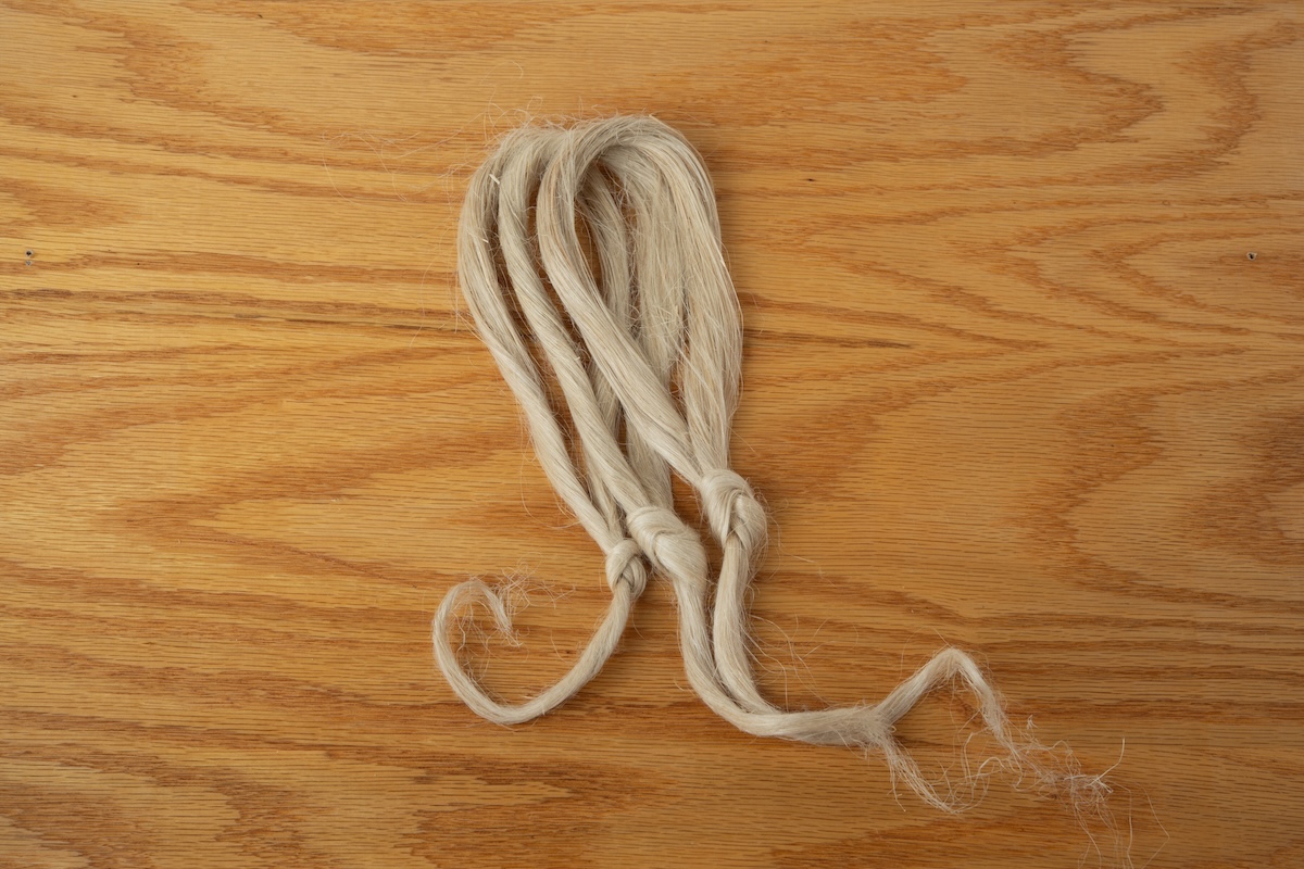 A few stricks of flax (linen).
