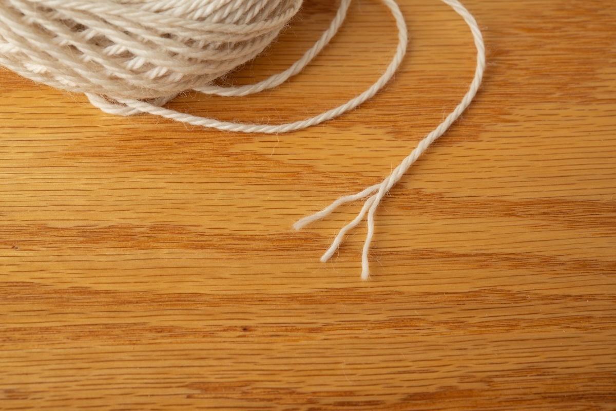 unravelled yarn showing three plies