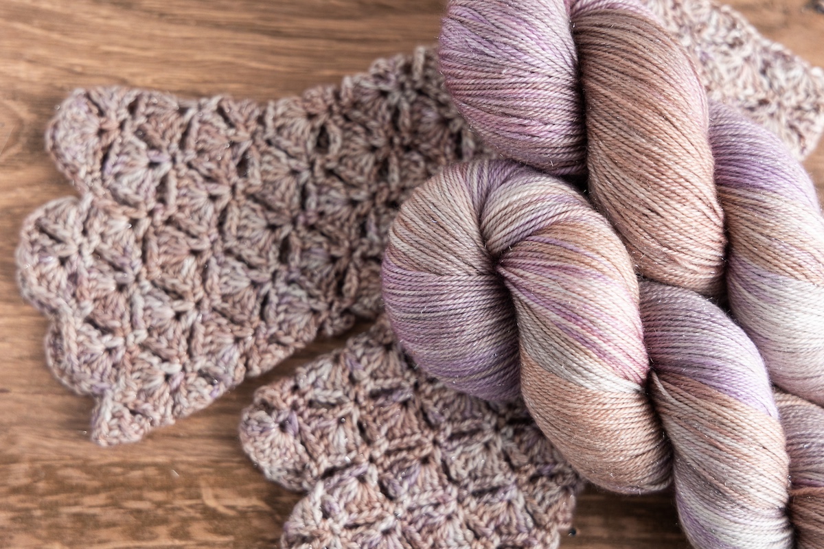 December Club: Hug and a Mug skeins and crochet fingerless gloves