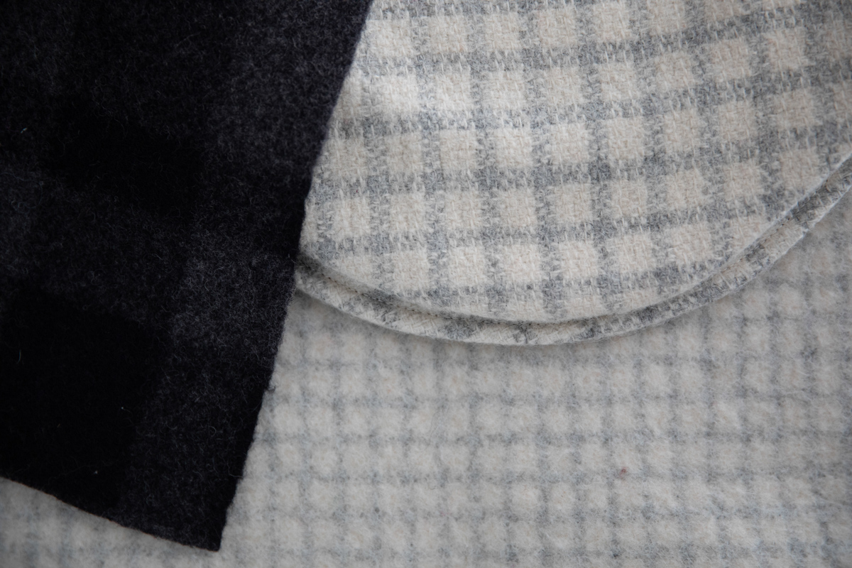 Wet finishing fabric comparison with a Vadmalstampp from the Magic in the Water course.
