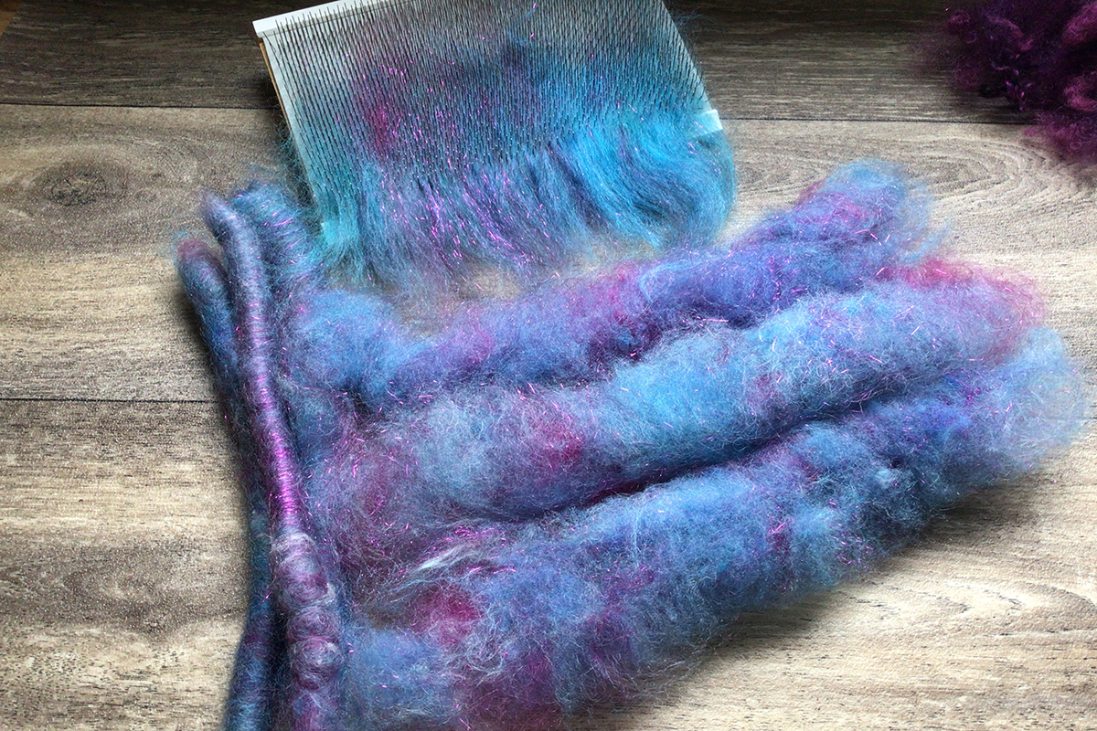 Hand cards and woollen rolags