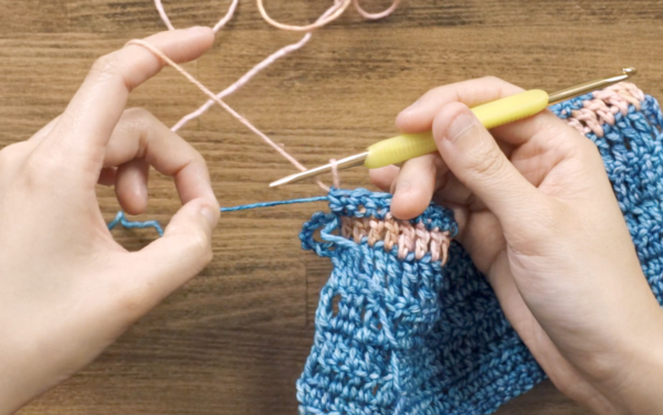 2-single crochet row colour change