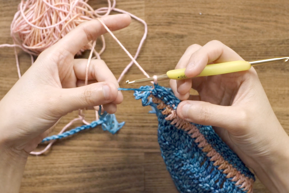 2-double crochet row colour change