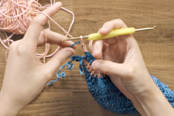 8-double crochet row colour change