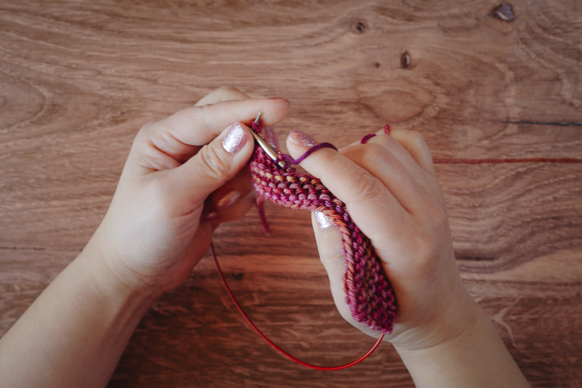 Lever knitting: holding the right knitting needle like a pencil, my right thumb under the knitted fabric
