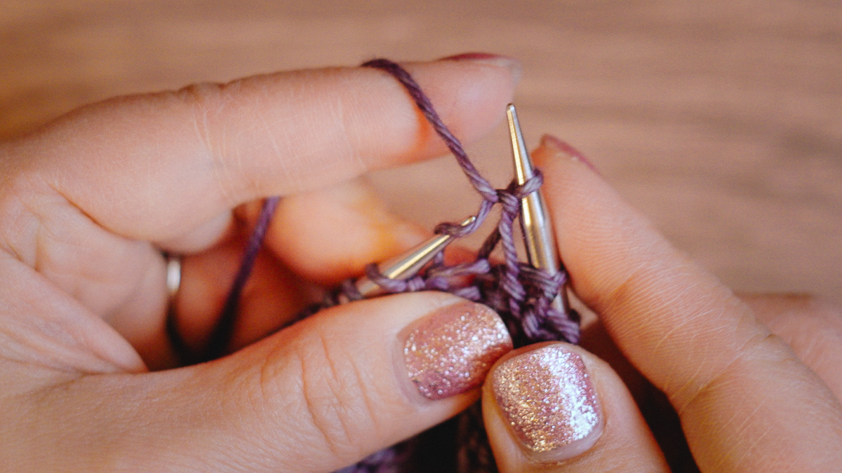 Norwegian purl: tada! A new purl stitch is formed on the right needle.