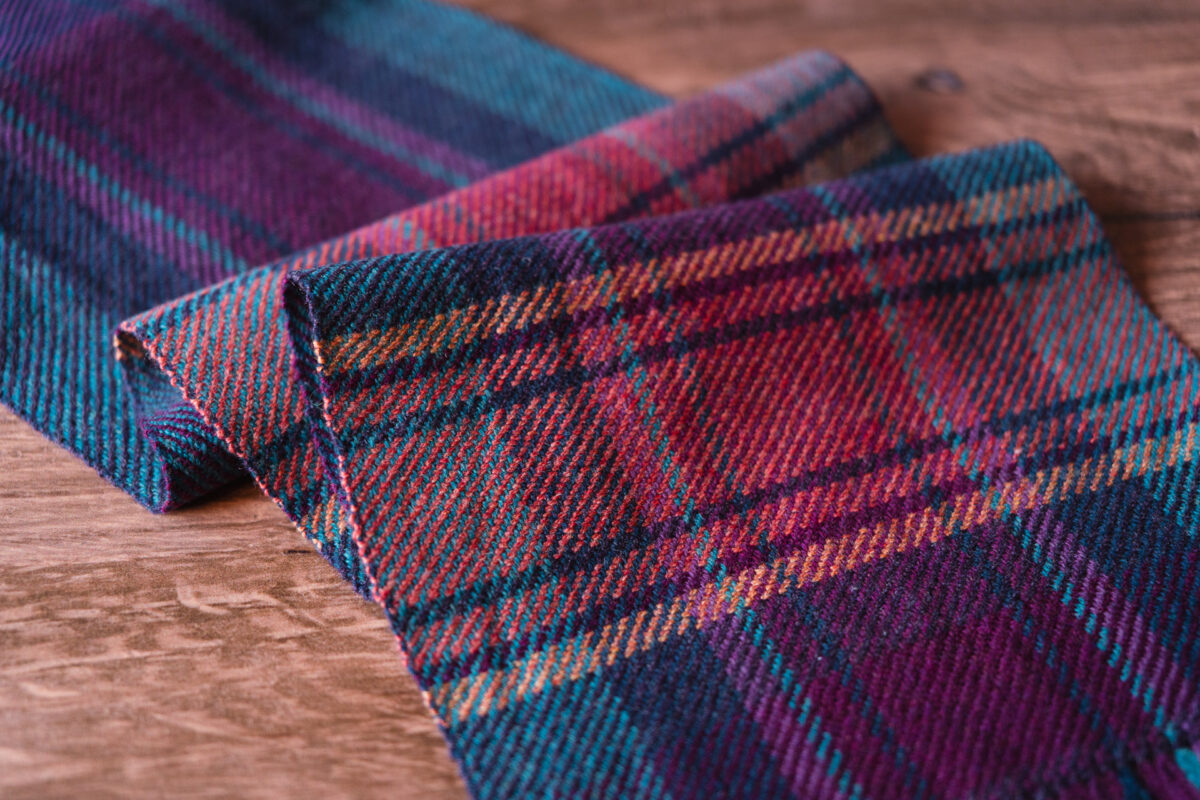 Swapping colours in the weft to create a unique plaid design