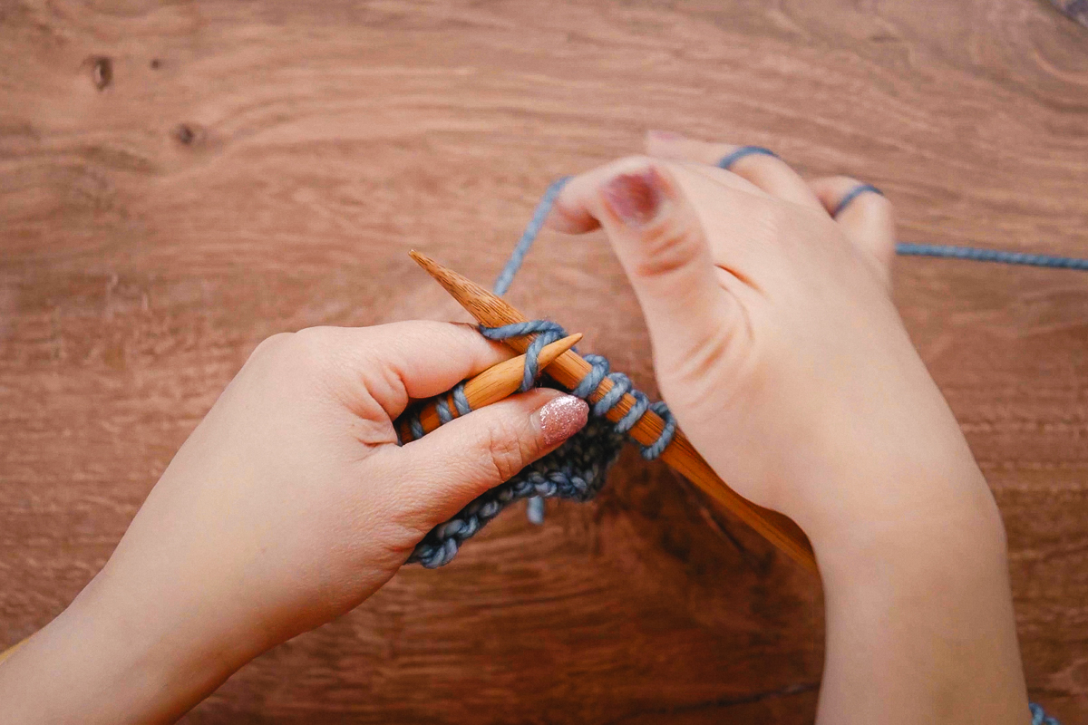 Eastern Stitch Mount, Eastern Knit Stitch (yarn wraps over the needle)
