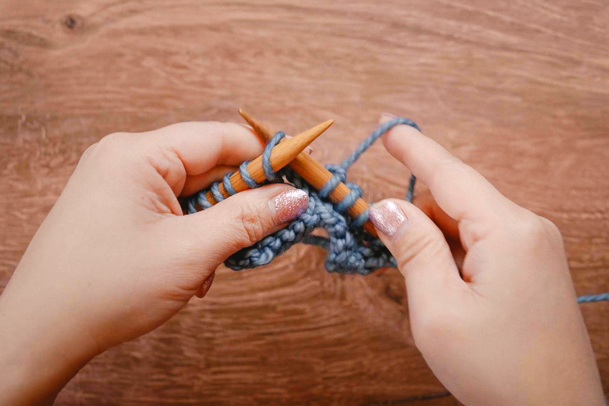 Eastern Stitch Mount, Eastern Knit Stitch (looks like knitting through the back loop)