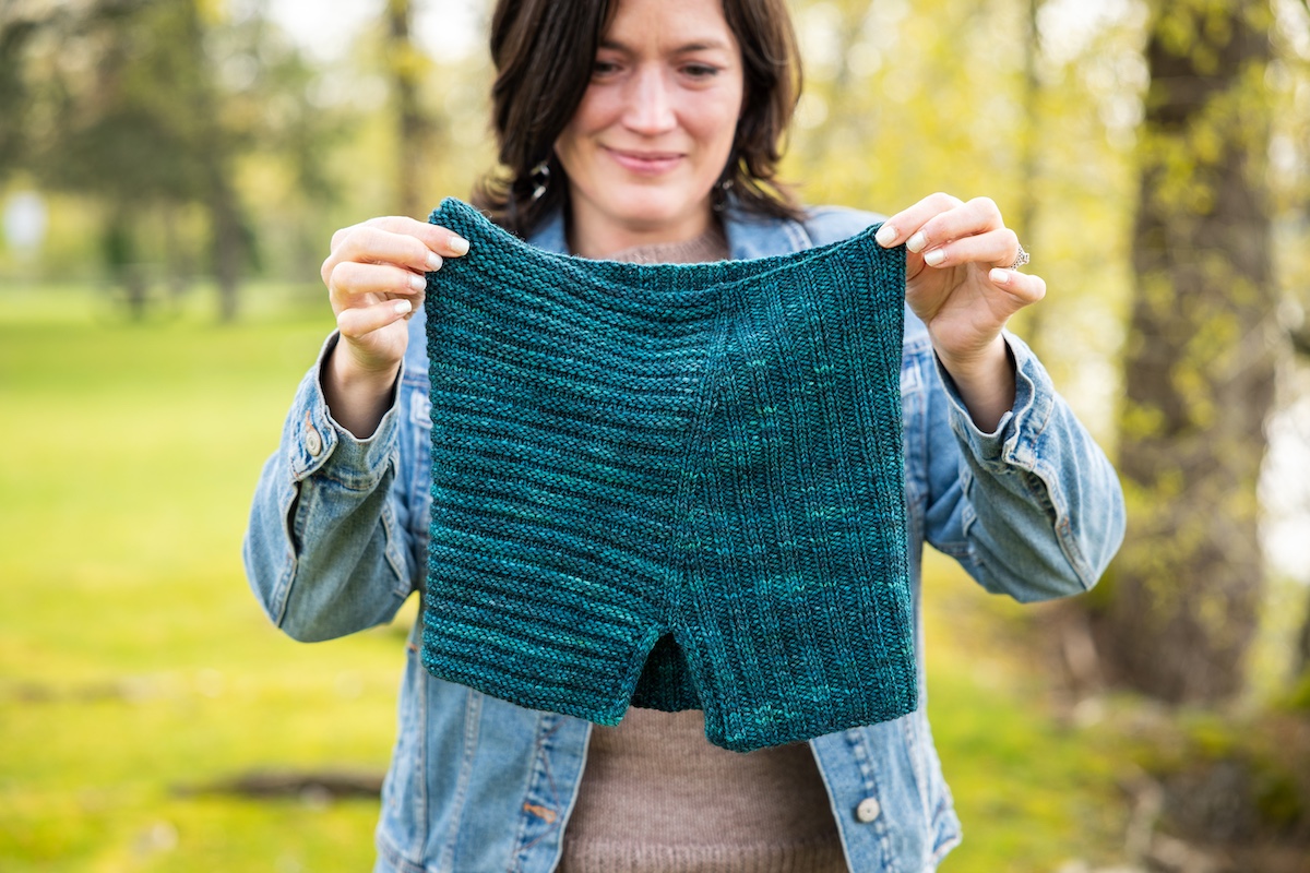 Rib Welt Cowl design by SweaterFreak
