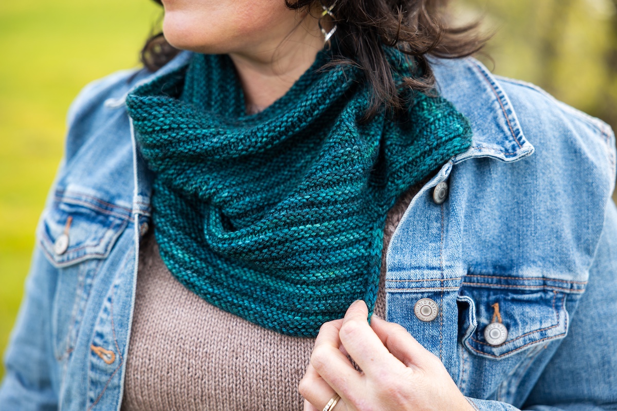 Rib Welt Cowl design by SweaterFreak