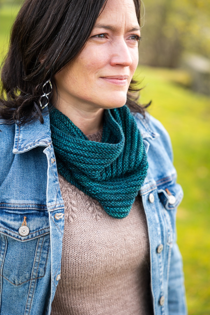 Rib Welt Cowl design by SweaterFreak