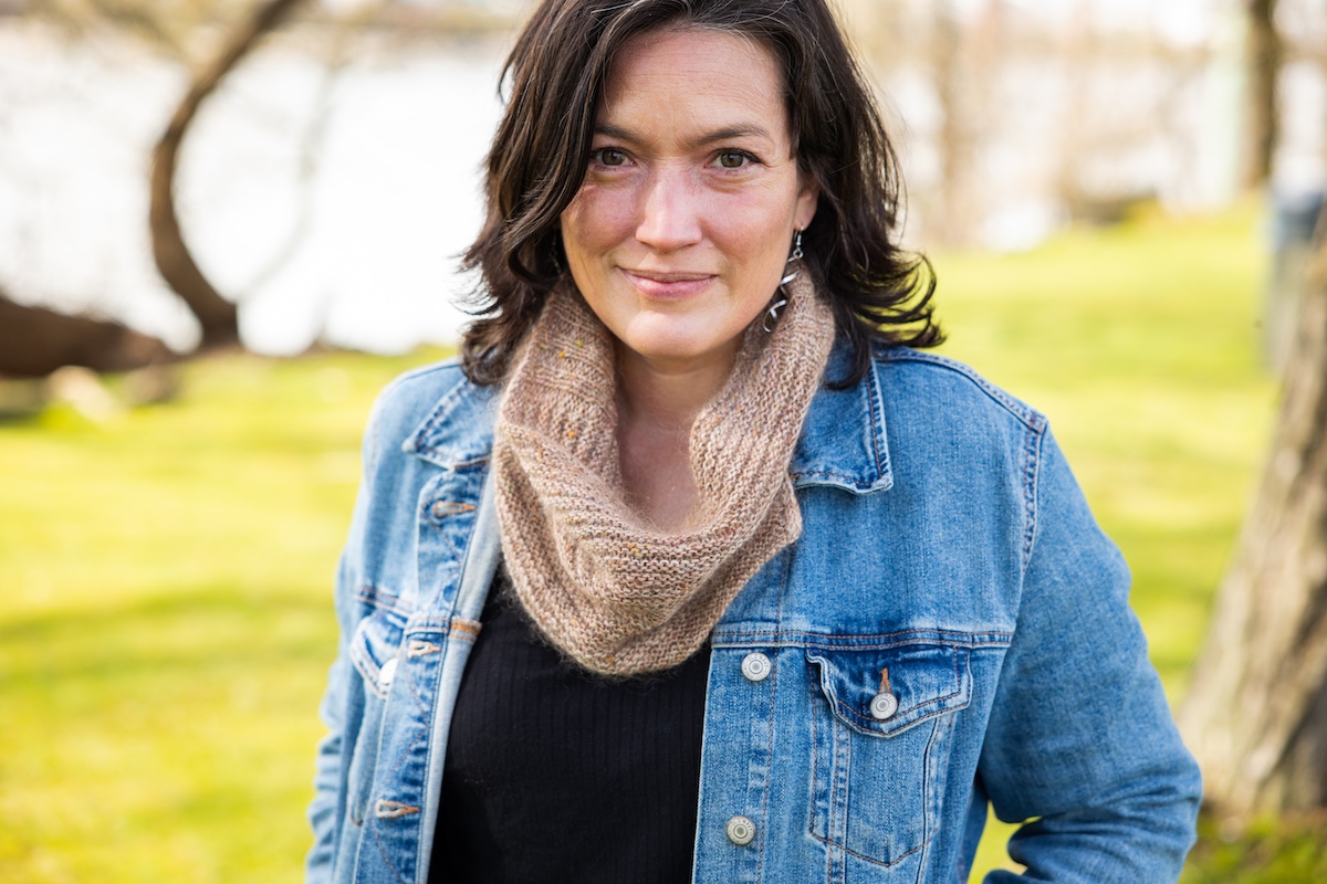 Greta's Rib Welt Cowl sample in handspun yarn