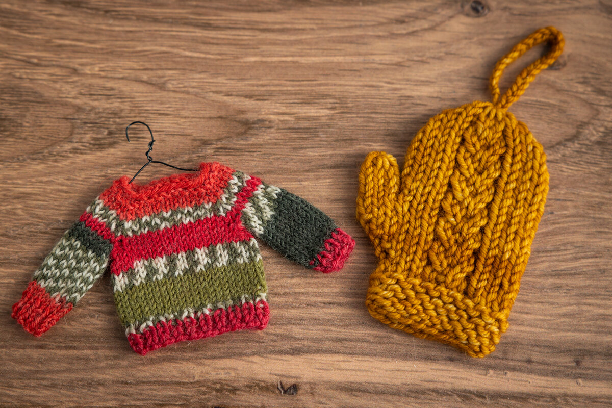Sweater and mitt ornament 