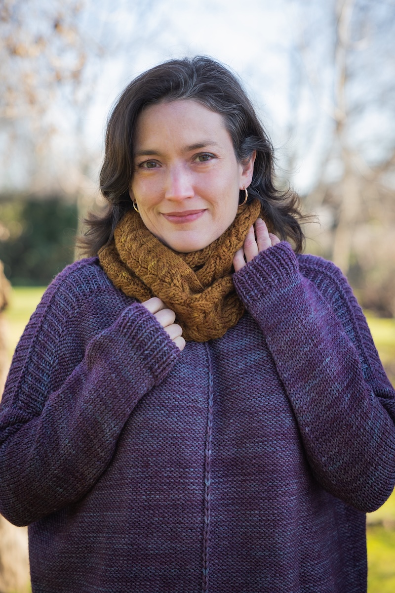 Design by Linda Marveng
Knit in Merino Worsted in Brass